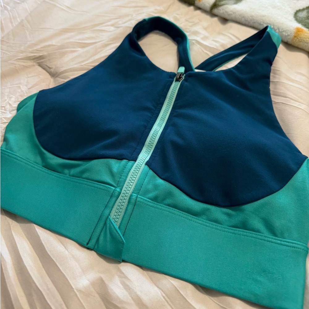 Fabletics Two-Tone Front-Zip Sports Bra in Teal and Navy